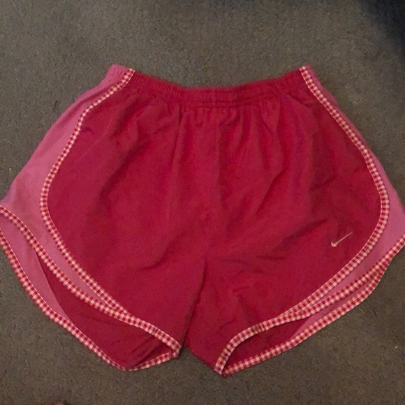 Small nike shorts - Picture 2 of 4